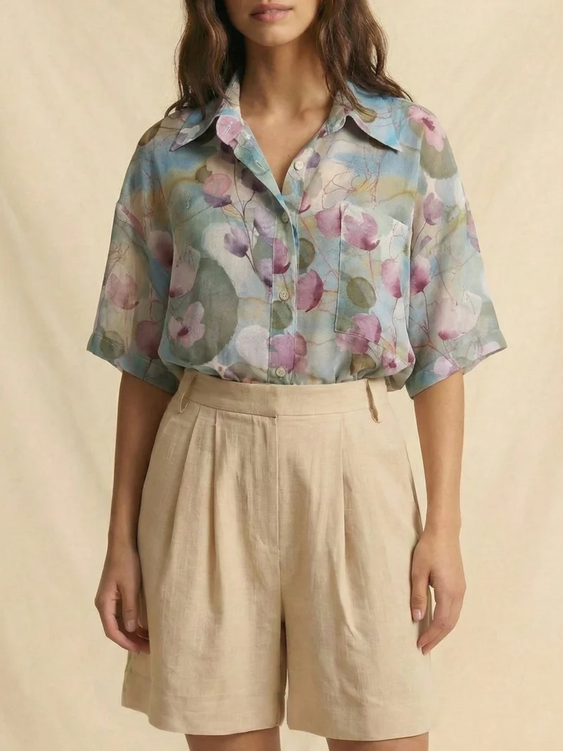 Beige shorts in a minimalist, relaxed fit.